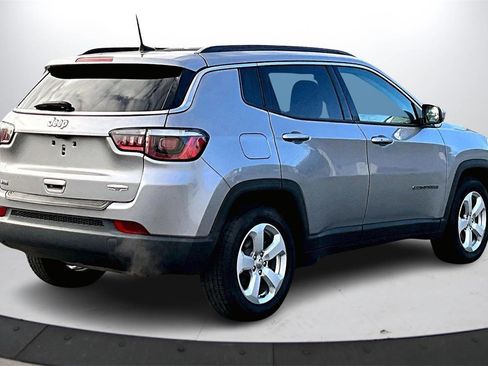 Certified 2019 Jeep Compass Latitude w/ Cold Weather Group image 8