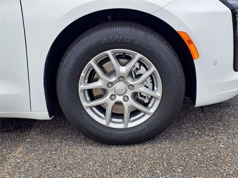New 2027 Chrysler Pacifica Select FWD image 6