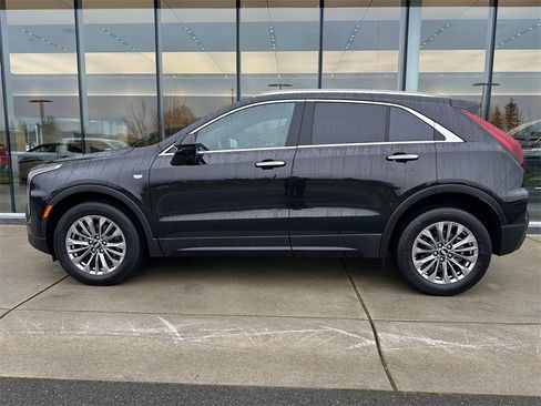 Certified 2025 Cadillac XT4 Premium Luxury image 2