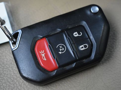 Used 2018 Jeep Wrangler Unlimited Rubicon AWD/4WD image 35