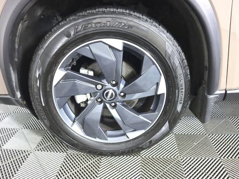 Used 2024 Nissan Rogue SV w/ SV Premium Package image 26