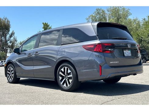 Certified 2026 Honda Odyssey EX-L image 3