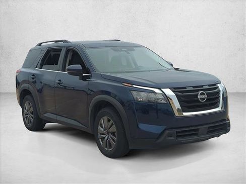 Used 2025 Nissan Pathfinder SV FWD image 3