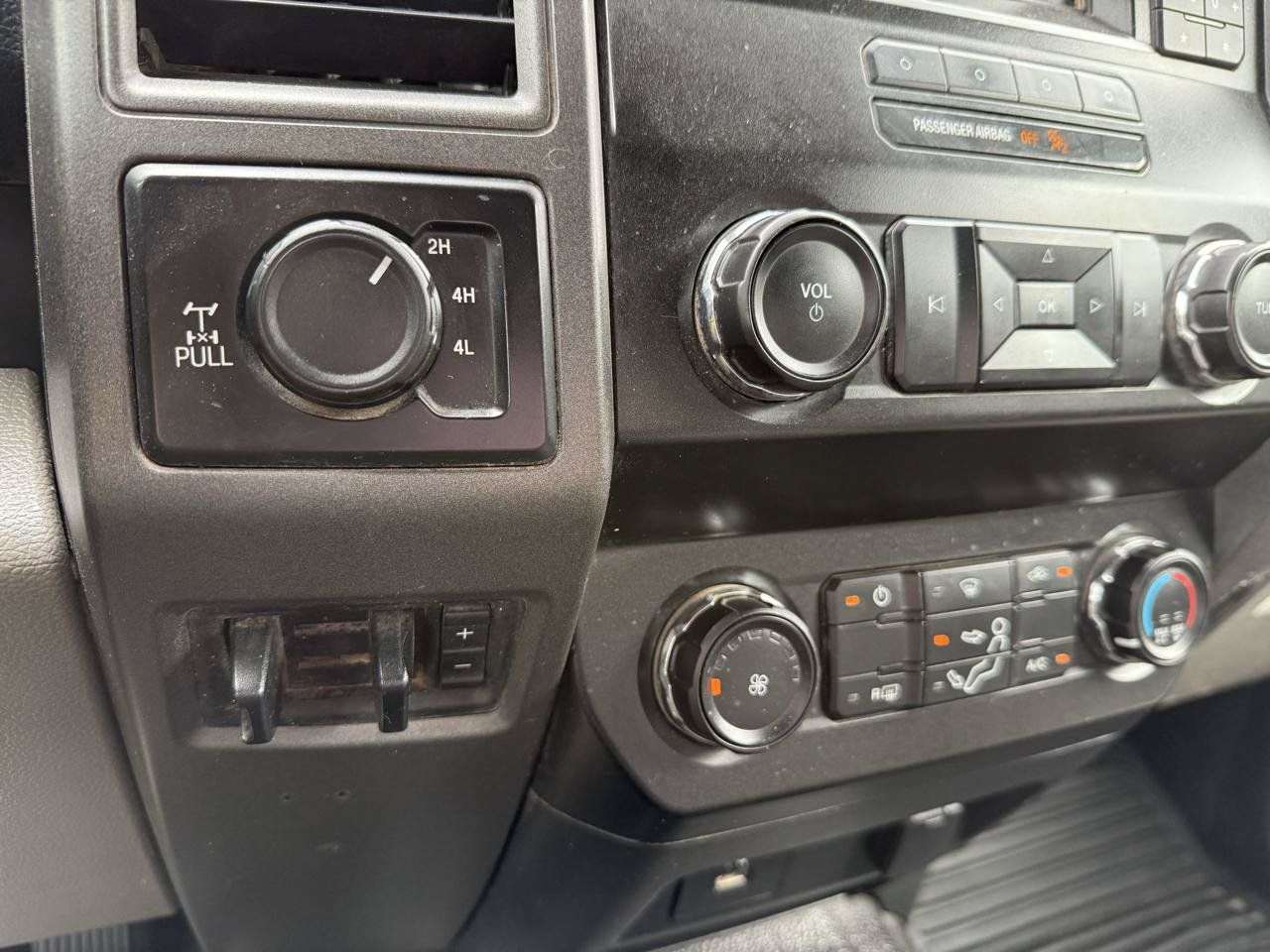 Used 2019 Ford F250 XL w/ Power Equipment Group AWD/4WD image 32