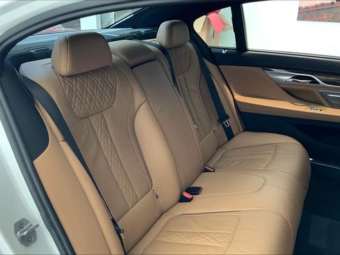 Used 2017 BMW 740i RWD image 19