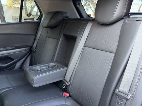 Used 2022 Chevrolet Trax LT w/ LT Convenience Package AWD/4WD image 15
