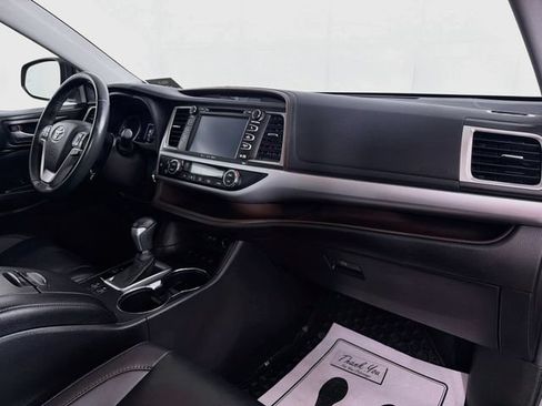 Used 2019 Toyota Highlander XLE AWD/4WD image 31