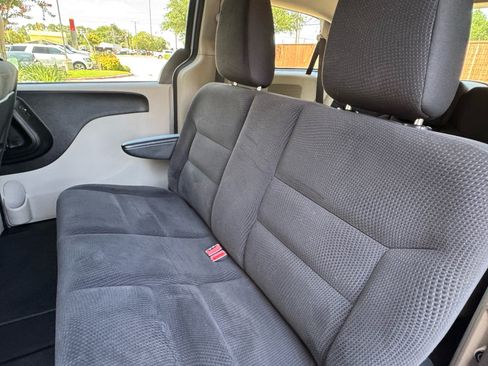 Used 2018 Dodge Grand Caravan SE w/ UConnect Hands-Free Group FWD image 23