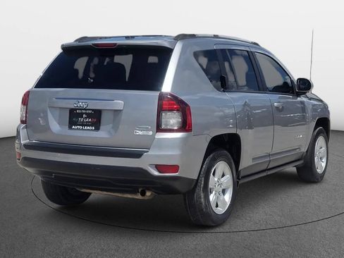 Used 2017 Jeep Compass Latitude FWD image 4