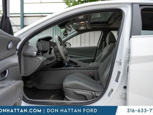 Used 2024 Hyundai Elantra SEL w/ Convenience Package FWD image 5