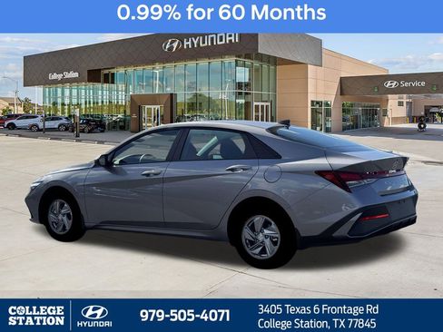 New 2026 Hyundai Elantra SE FWD image 4