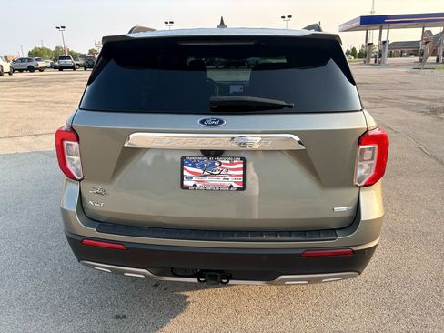 Used 2020 Ford Explorer XLT w/ Equipment Group 202A AWD/4WD image 4