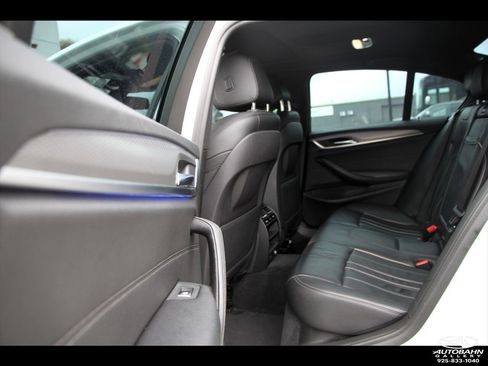 Used 2019 BMW 530e w/ M Sport Package image 34