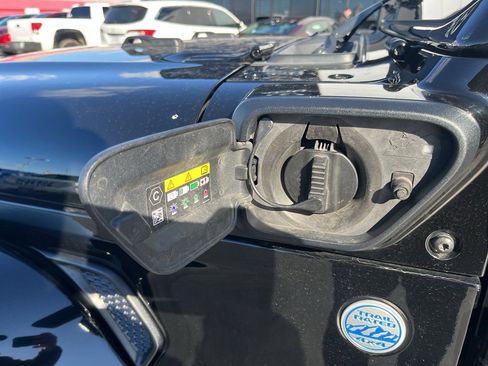 Used 2022 Jeep Wrangler Unlimited Sahara w/ Cold Weather Group image 39