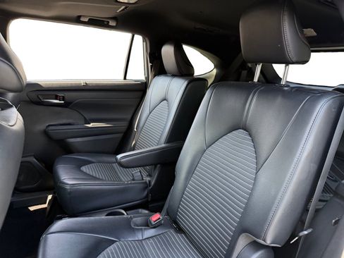 Used 2022 Toyota Highlander XSE image 13