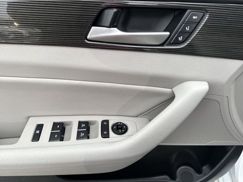 Used 2018 Hyundai Sonata Limited image 15