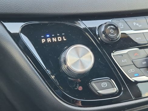 Used 2025 Chrysler Pacifica Select FWD image 15
