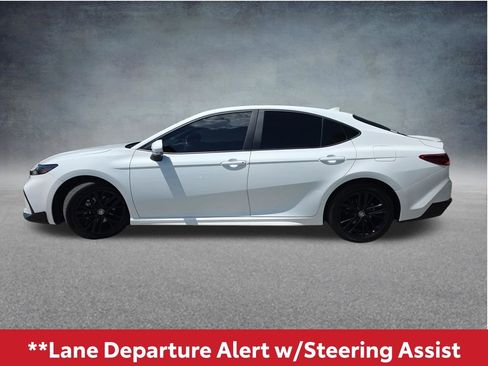Used 2025 Toyota Camry SE FWD image 10