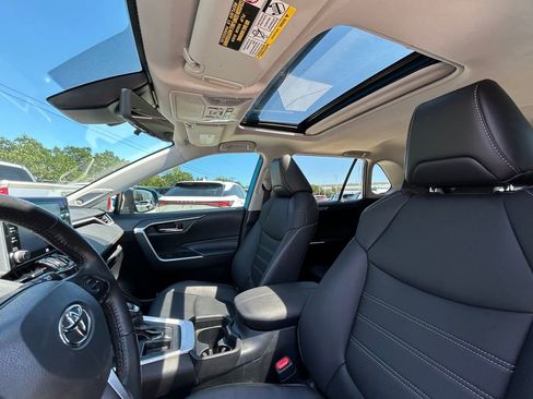 Used 2021 Toyota RAV4 XLE Premium FWD image 12