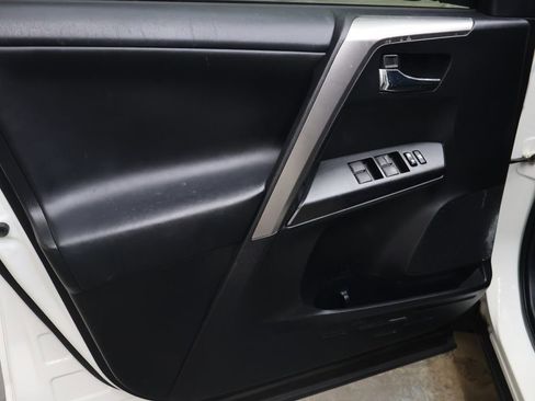 Used 2017 Toyota RAV4 XLE AWD/4WD image 15