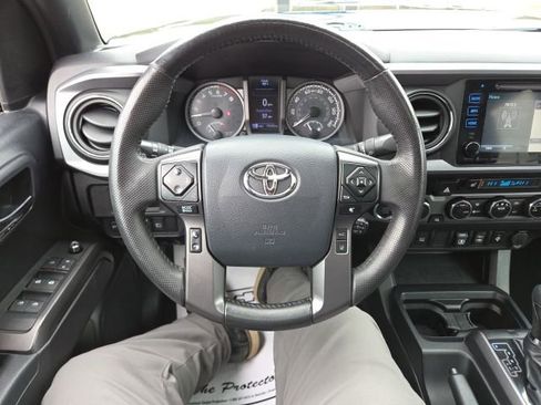 Used 2018 Toyota Tacoma TRD Sport image 55