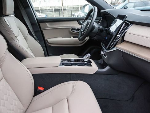 New 2026 Volvo XC90 B5 Plus w/ Protection Package AWD/4WD image 17