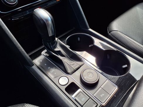 Used 2022 Volkswagen Atlas Cross Sport SE image 11