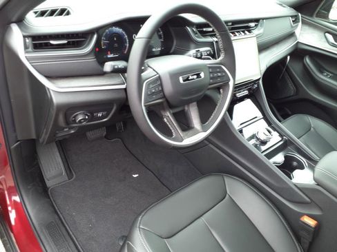 New 2025 Jeep Grand Cherokee L Limited w/ Black Appearance Package image 4