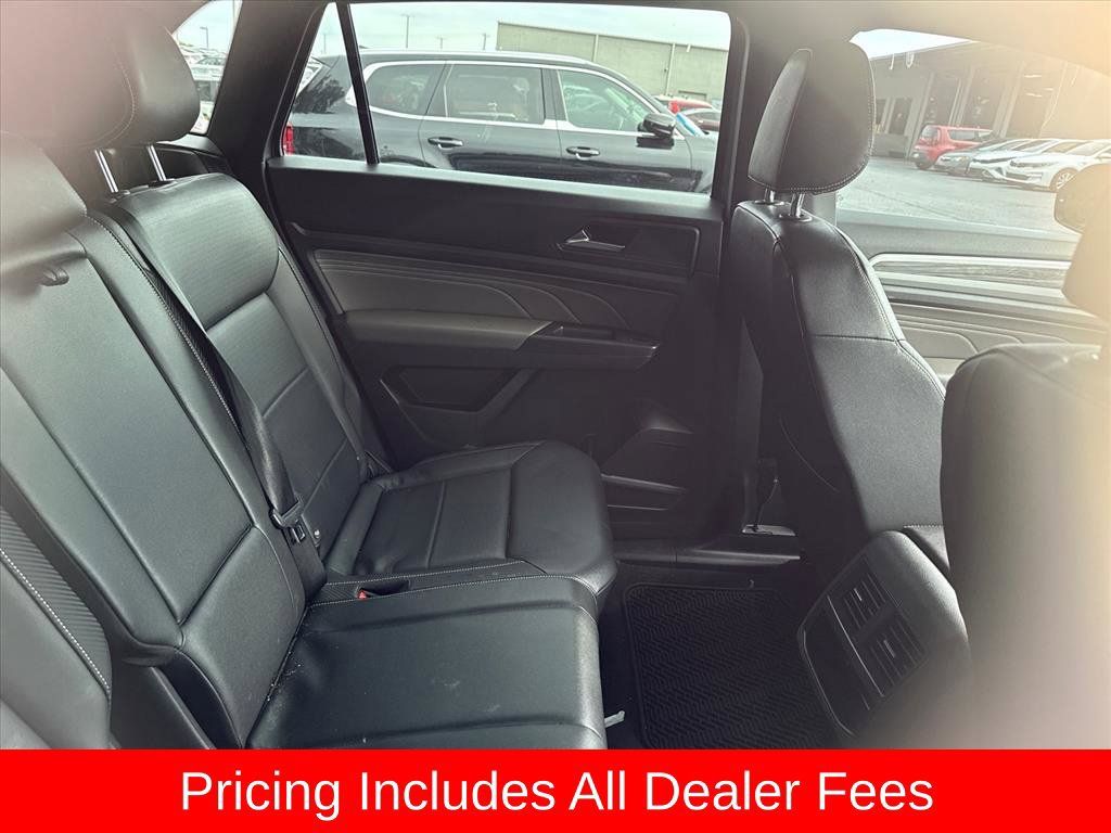 Used 2022 Volkswagen Atlas Cross Sport SE FWD image 4