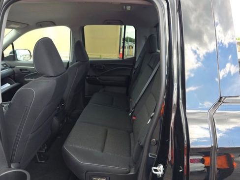 Used 2025 Honda Ridgeline Sport image 14