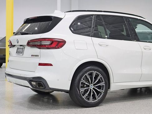 Used 2022 BMW X5 M50i image 10