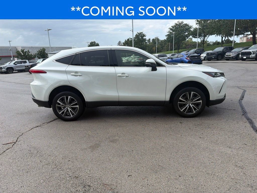 Used 2022 Toyota Venza LE AWD/4WD image 5