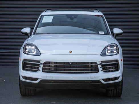 Certified 2023 Porsche Cayenne Platinum Edition image 7