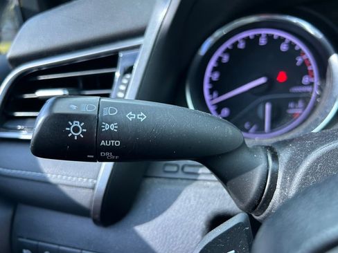 Used 2019 Toyota Camry SE w/ Convenience Package image 21