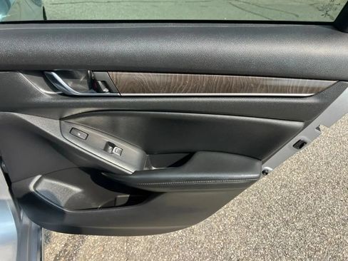 Used 2022 Honda Accord Touring image 21