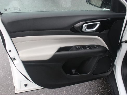 Used 2023 Jeep Compass Limited AWD/4WD image 12