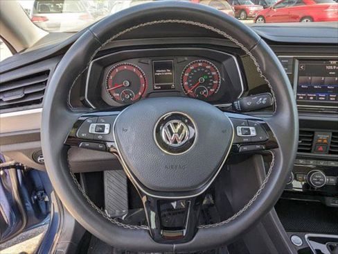 Used 2021 Volkswagen Jetta SE FWD image 15