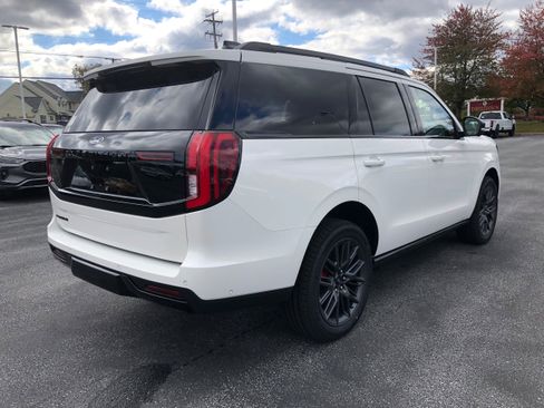 New 2025 Ford Expedition Platinum w/ Stealth Performance Package image 5