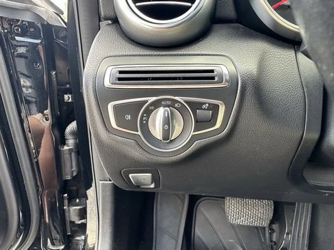 Used 2019 Mercedes-Benz C 300 4MATIC Sedan image 24