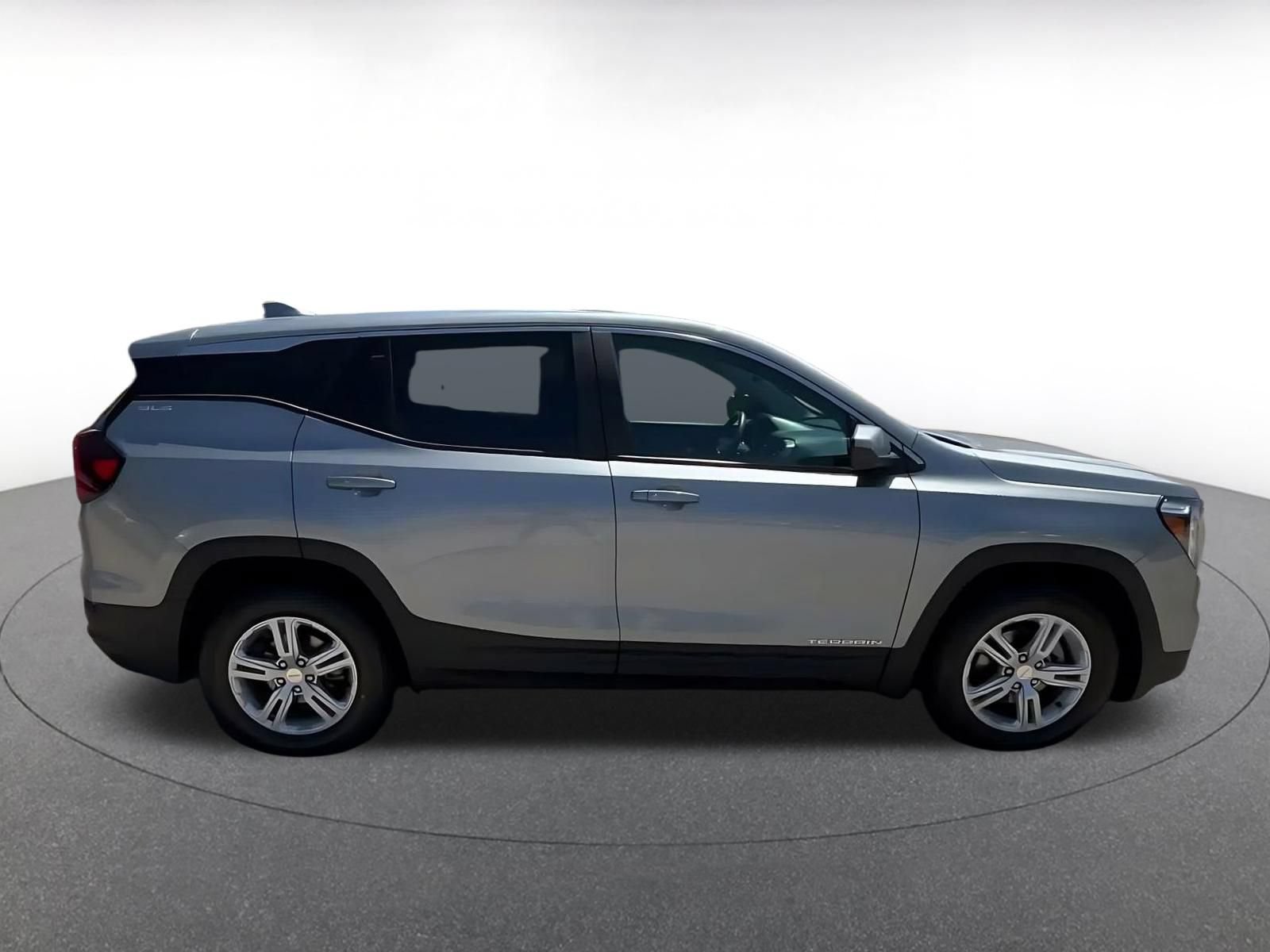 Used 2024 GMC Terrain SLE FWD image 15