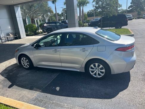 Used 2022 Toyota Corolla LE FWD image 4