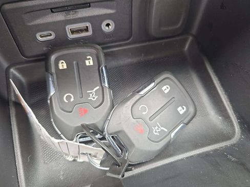 Used 2023 GMC Terrain SLT w/ Infotainment Package II AWD/4WD image 8