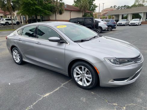 Used 2017 Chrysler 200 Limited Platinum image 4