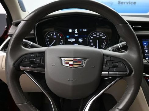 Used 2022 Cadillac XT6 Premium Luxury w/ Technology Package FWD image 12
