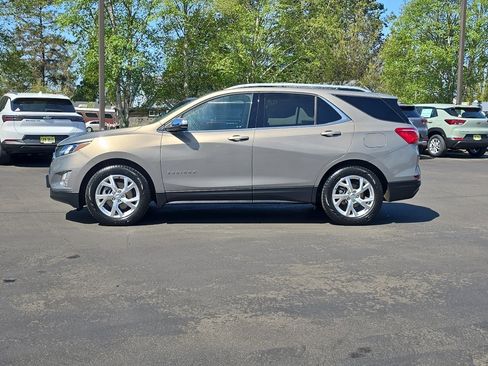 Used 2019 Chevrolet Equinox LT w/ Sun & Navigation Package FWD image 6