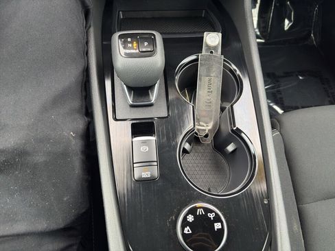 Used 2024 Nissan Rogue S image 10