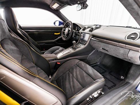 Used 2020 Porsche 718 Cayman GT4 image 40