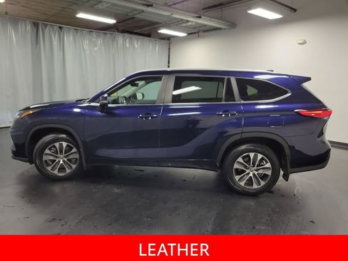 Used 2023 Toyota Highlander XLE FWD image 5