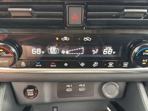 Used 2024 Nissan Rogue SL w/ SL Premium Package FWD image 11