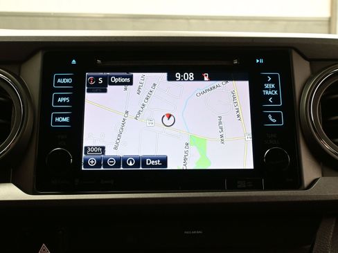 Used 2019 Toyota Tacoma TRD Sport image 18